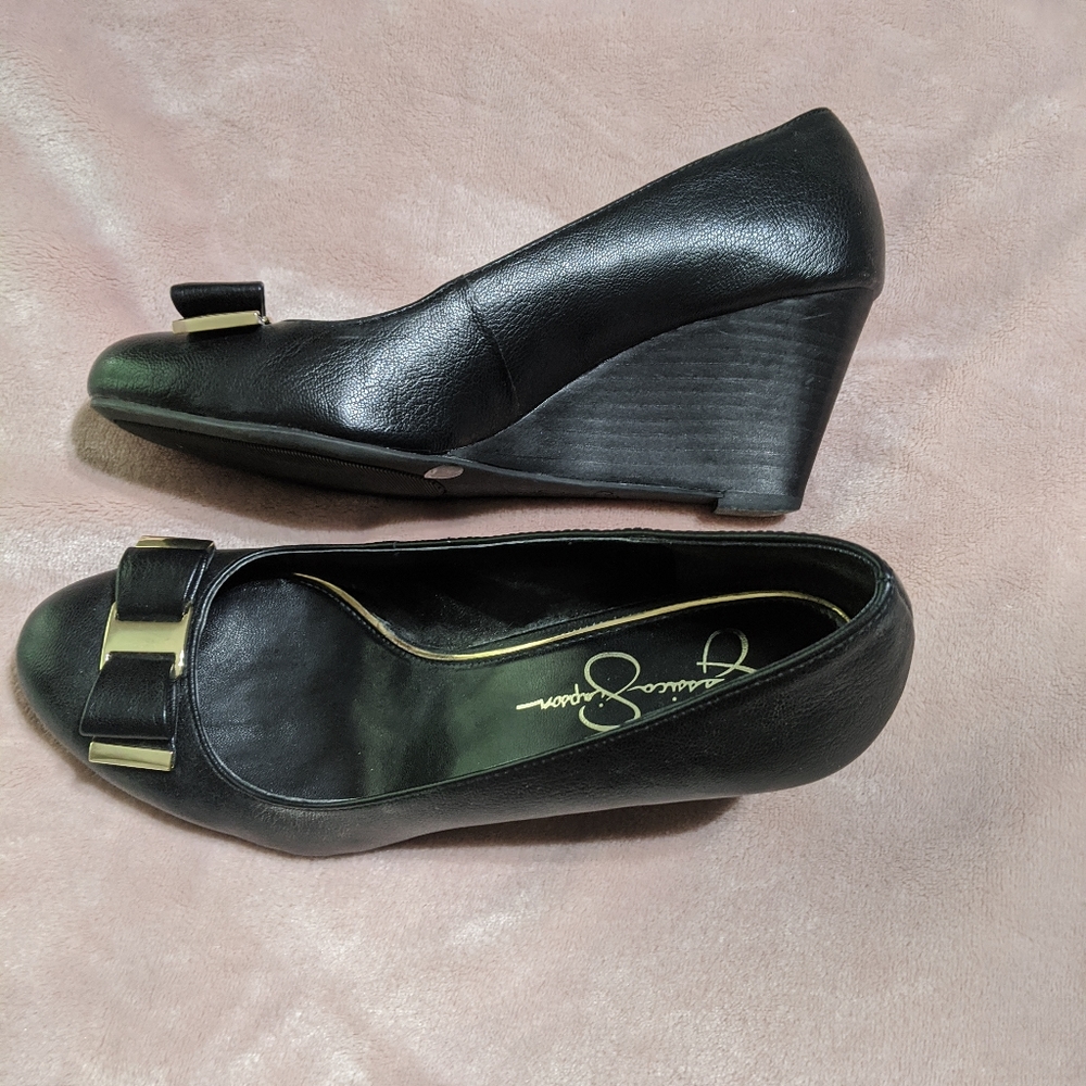 Jessica Simpson black wedges